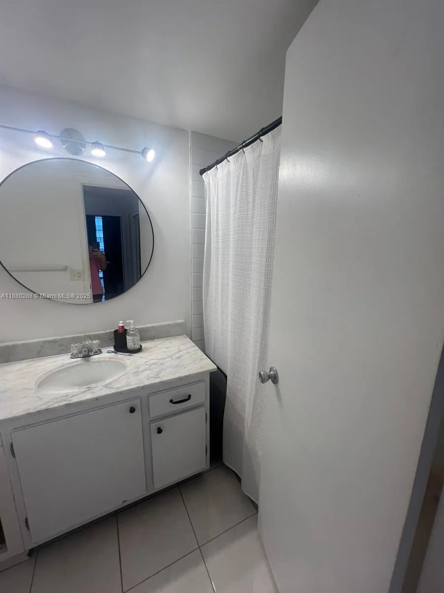 2750 NE 183rd St #1612 Aventura, FL 33160