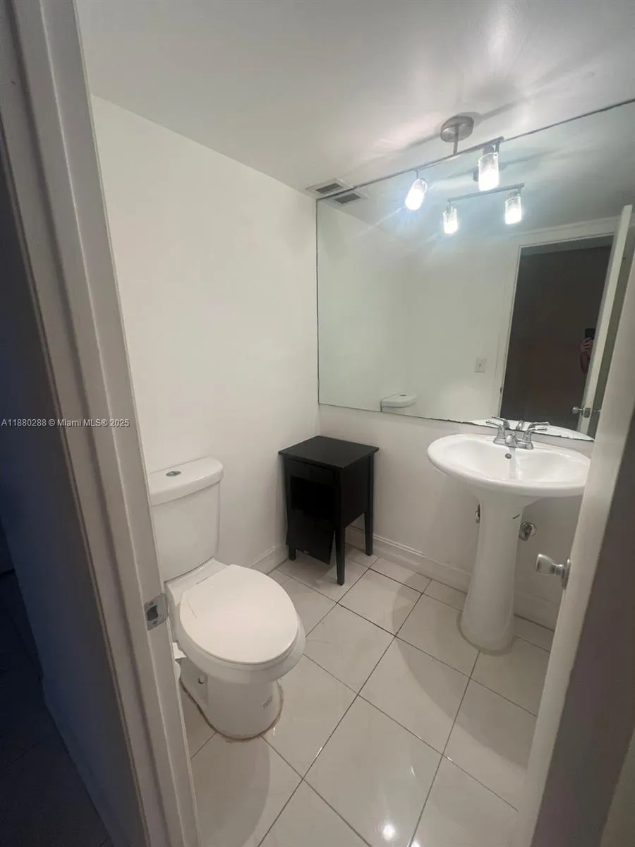 2750 NE 183rd St #1612 Aventura, FL 33160