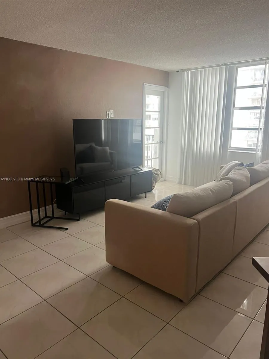2750 NE 183rd St #1612 Aventura, FL 33160