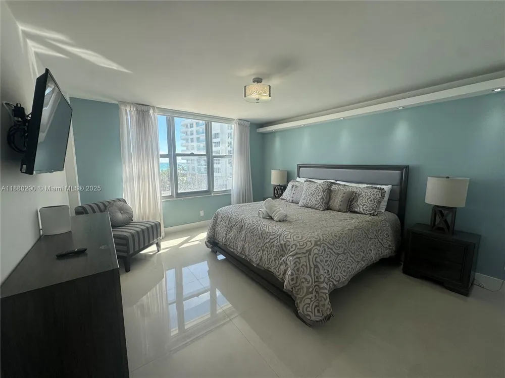 5161 Collins Ave #514 Miami Beach, FL 33140