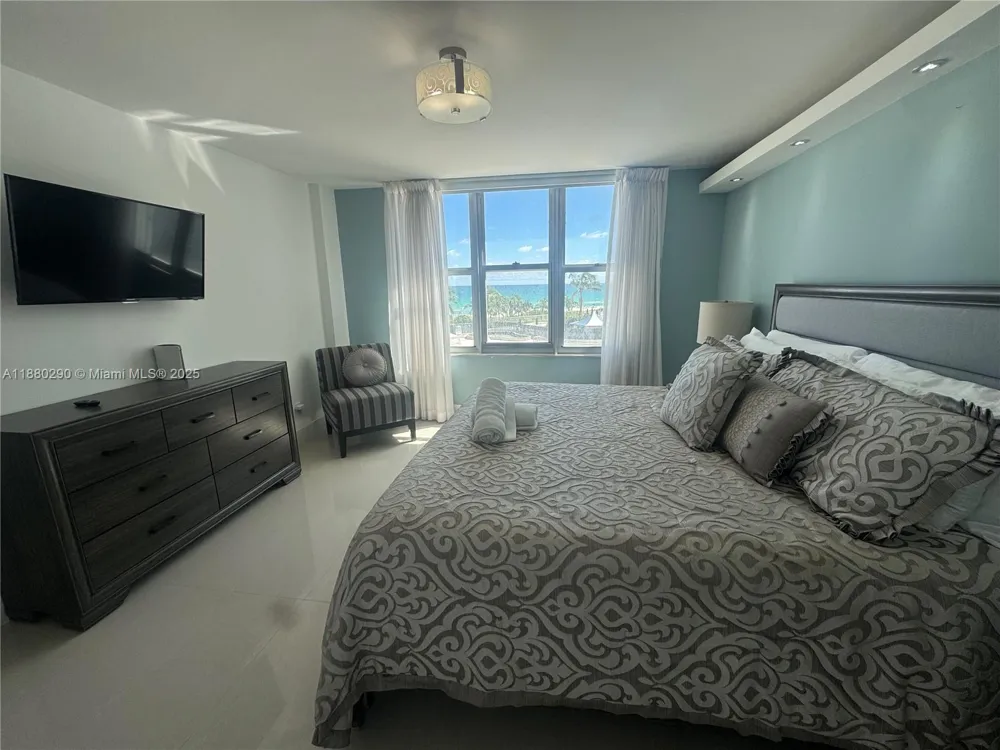 5161 Collins Ave #514 Miami Beach, FL 33140