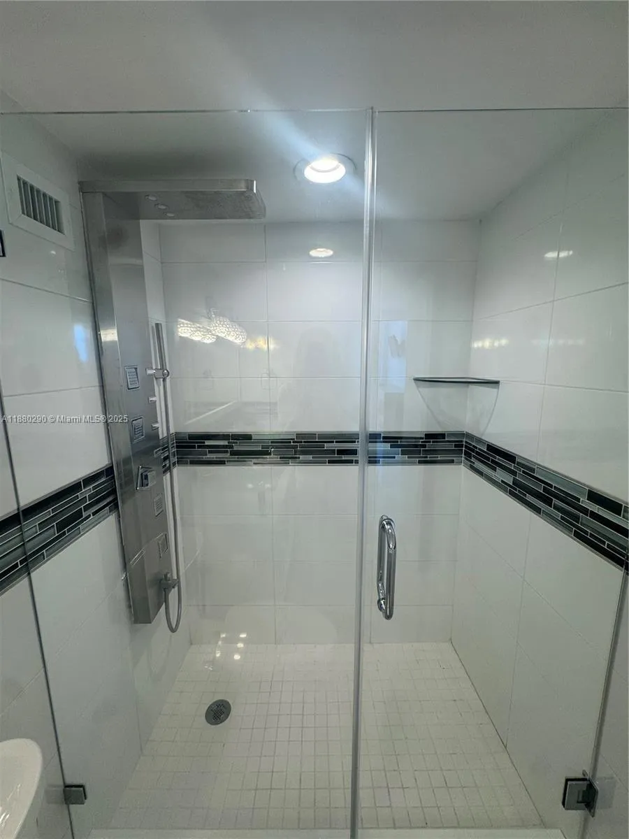 5161 Collins Ave #514 Miami Beach, FL 33140