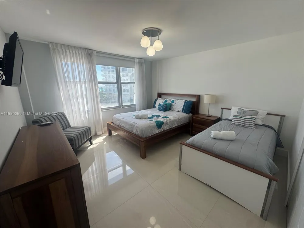 5161 Collins Ave #514 Miami Beach, FL 33140