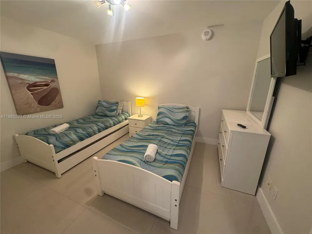 5161 Collins Ave #514 Miami Beach, FL 33140
