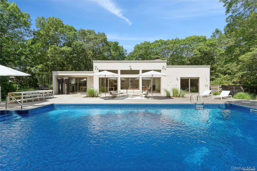 8 Deer Path Quogue, NY 11959