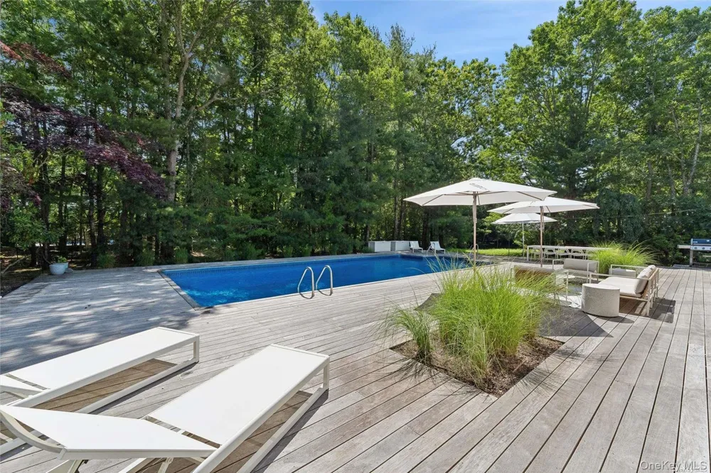8 Deer Path Quogue, NY 11959