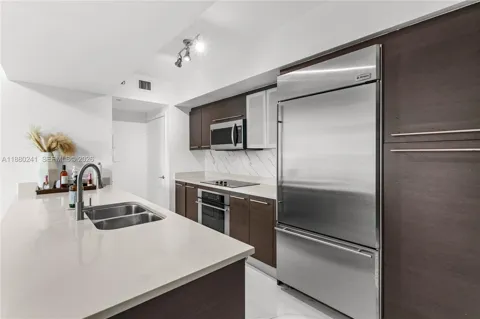 55 SE 6th St #1203