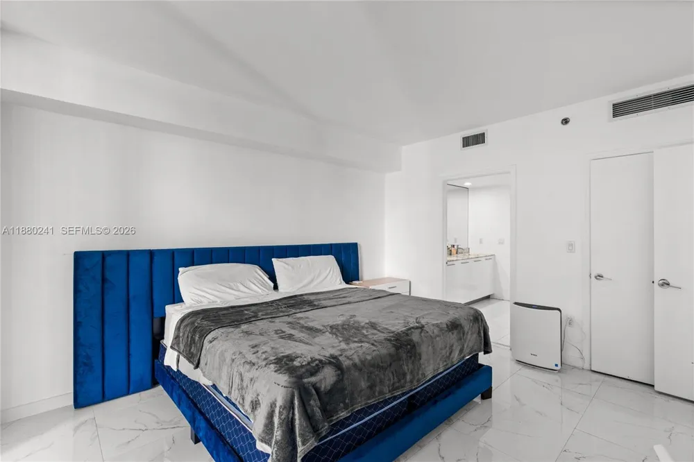 55 SE 6th St #1203 Miami, FL 33131