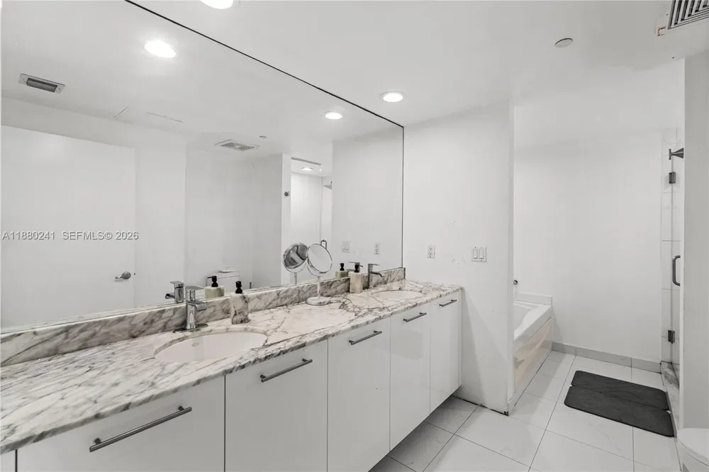 55 SE 6th St #1203 Miami, FL 33131