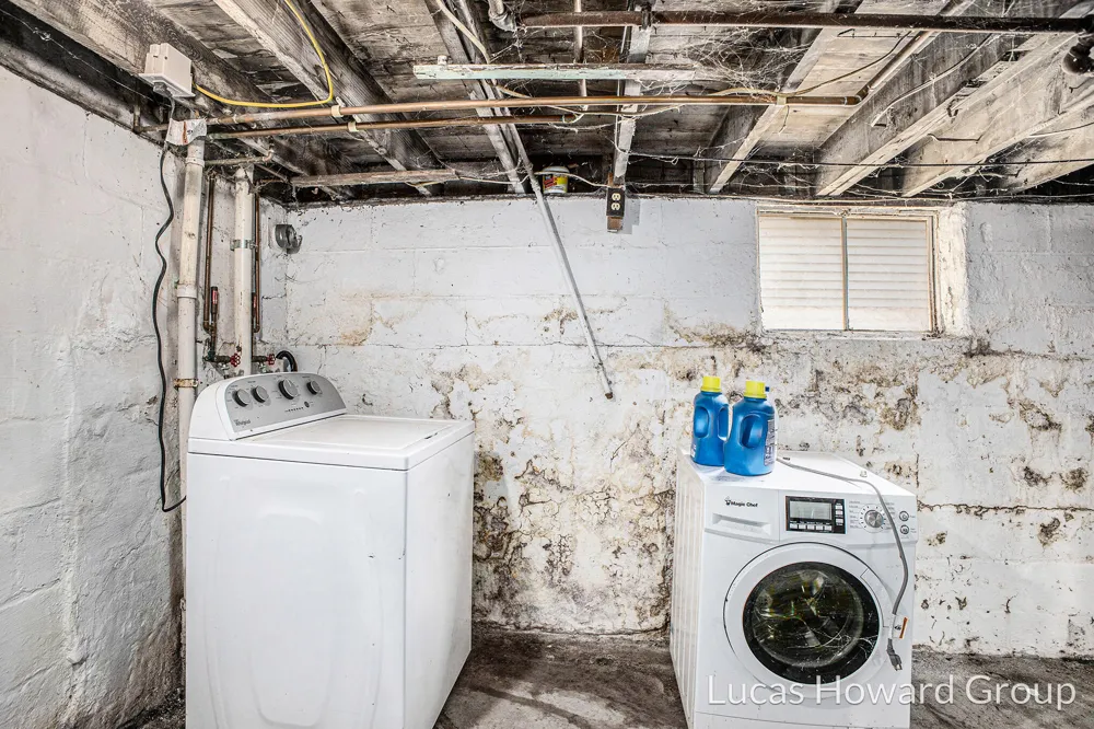 712 Lenore Avenue Lansing, MI 48910