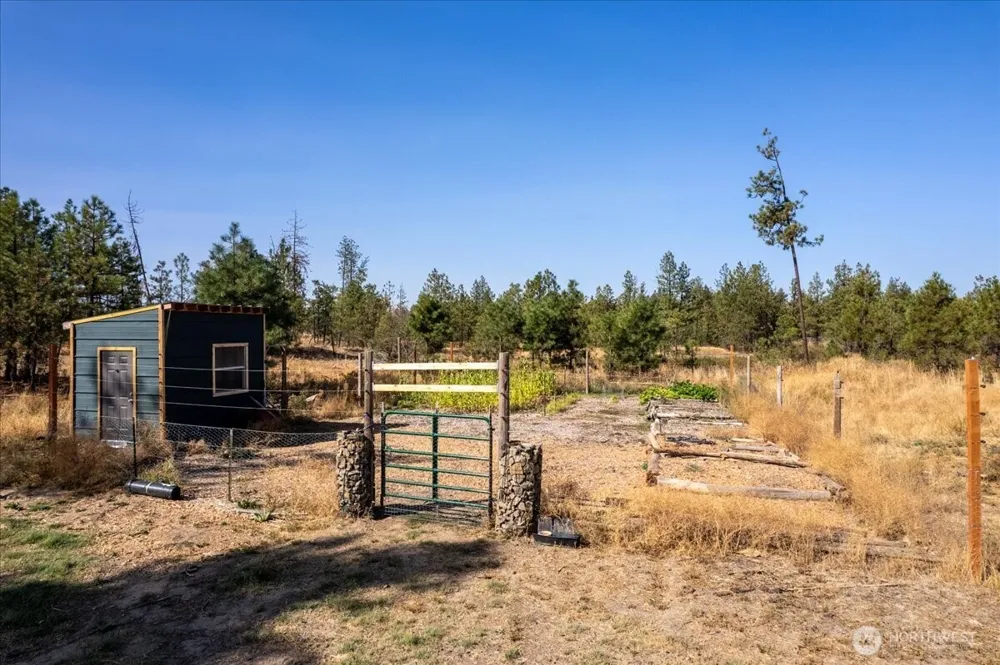 35000 Miles Creston Road Creston, WA 99117