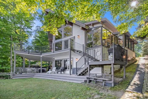 6218 Loggers Lane