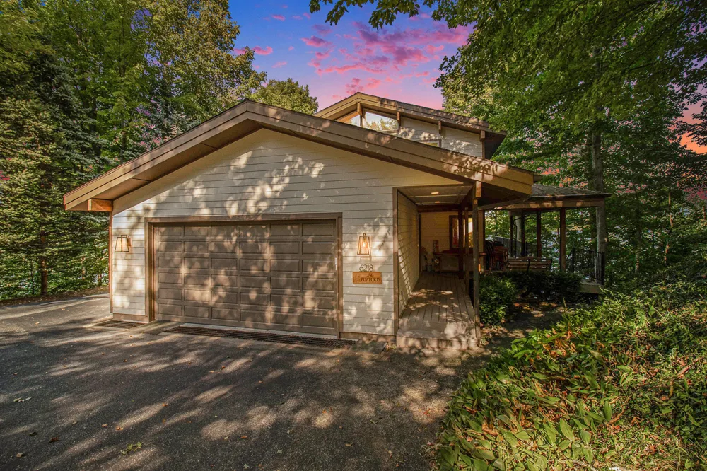 6218 Loggers Lane Ludington, MI 49431