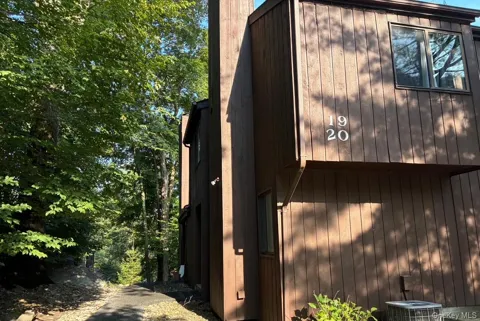 20 Redwood Drive