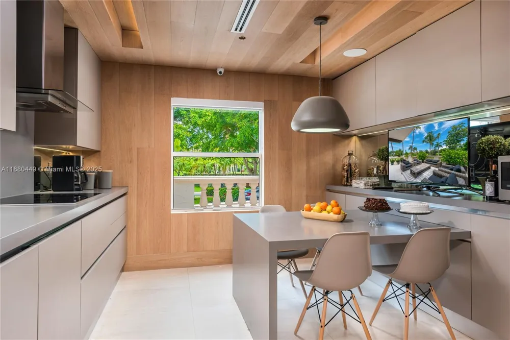 2514 Fisher Island Dr #6104 Miami Beach, FL 33109