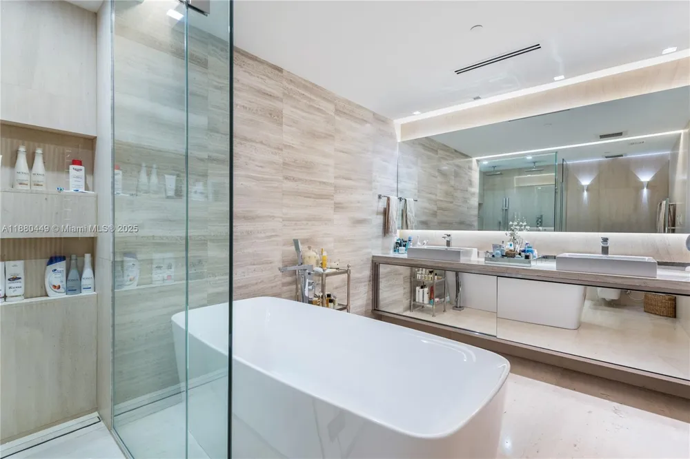 2514 Fisher Island Dr #6104 Miami Beach, FL 33109