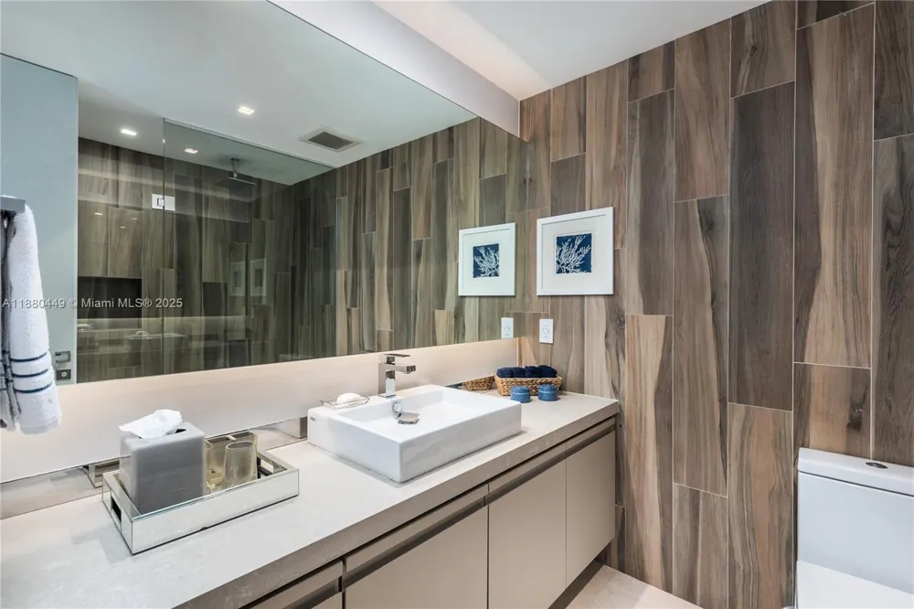 2514 Fisher Island Dr #6104 Miami Beach, FL 33109