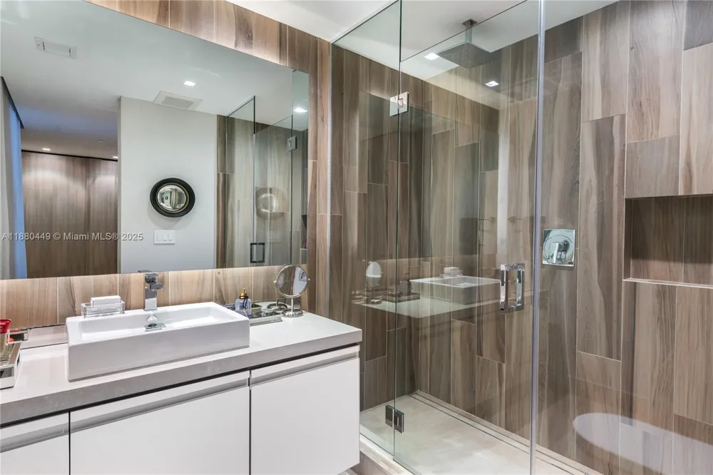 2514 Fisher Island Dr #6104 Miami Beach, FL 33109