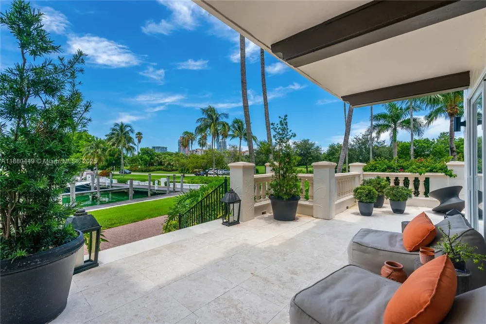 2514 Fisher Island Dr #6104 Miami Beach, FL 33109