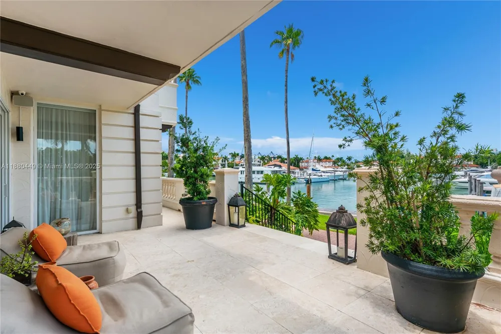 2514 Fisher Island Dr #6104 Miami Beach, FL 33109