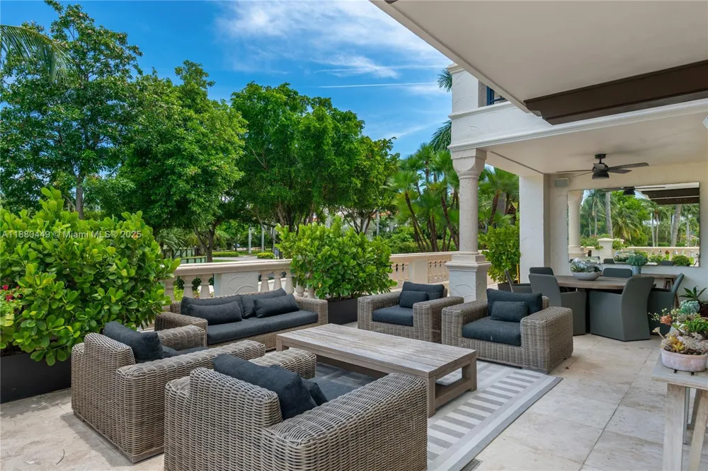 2514 Fisher Island Dr #6104 Miami Beach, FL 33109