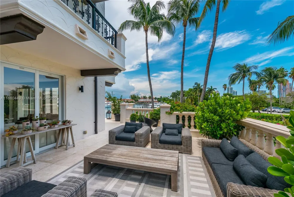 2514 Fisher Island Dr #6104 Miami Beach, FL 33109
