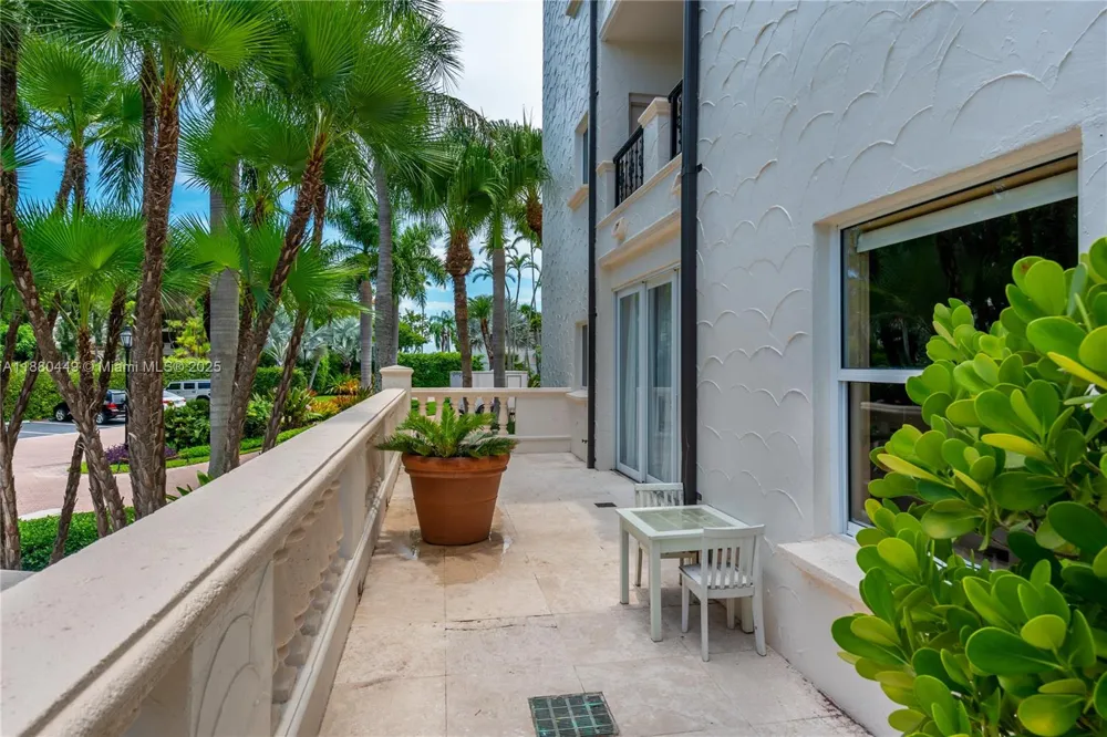 2514 Fisher Island Dr #6104 Miami Beach, FL 33109