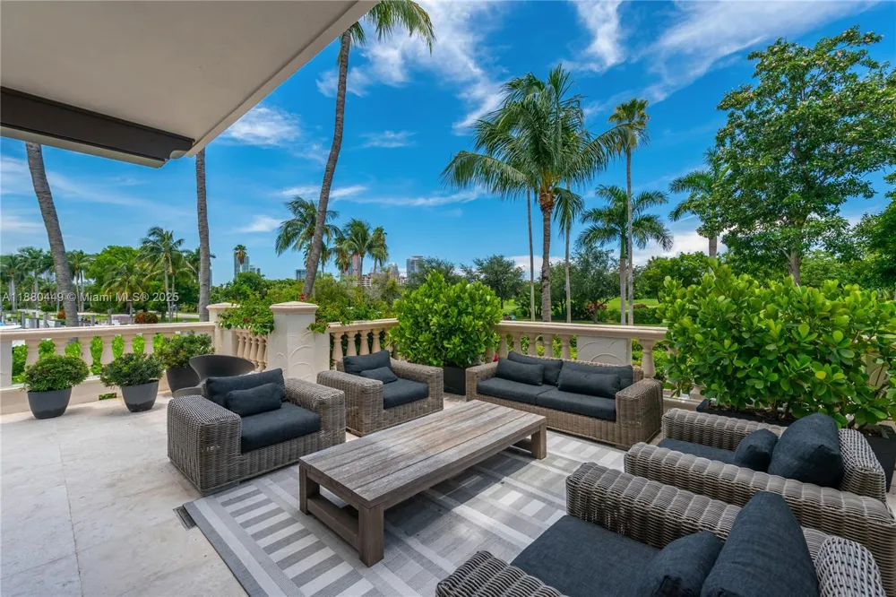 2514 Fisher Island Dr #6104 Miami Beach, FL 33109