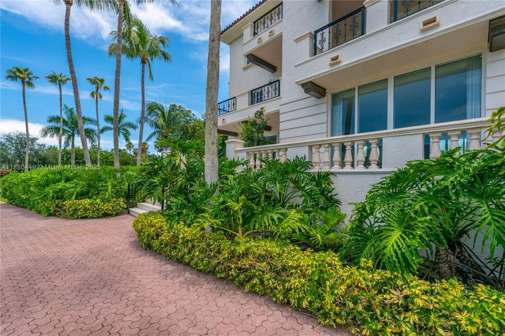 2514 Fisher Island Dr #6104 Miami Beach, FL 33109