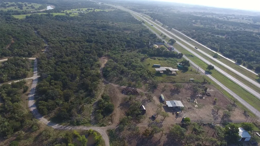 20 IH Santo, TX 76472