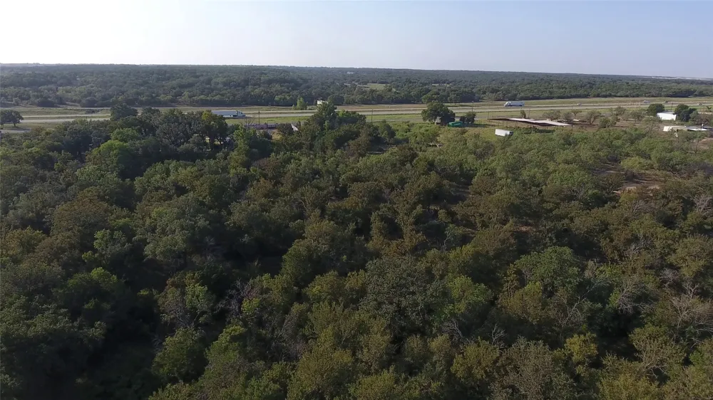 20 IH Santo, TX 76472