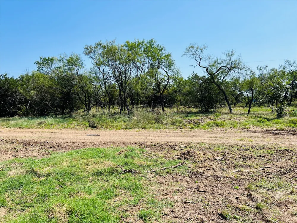 20 IH Santo, TX 76472