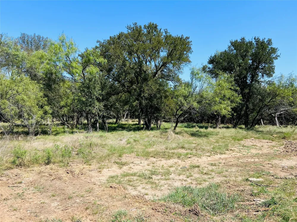 20 IH Santo, TX 76472