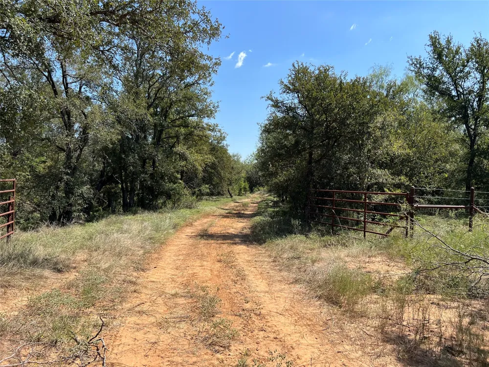 20 IH Santo, TX 76472
