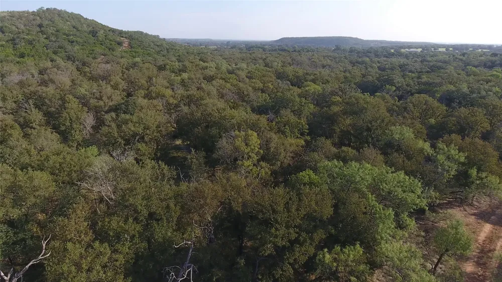 20 IH Santo, TX 76472