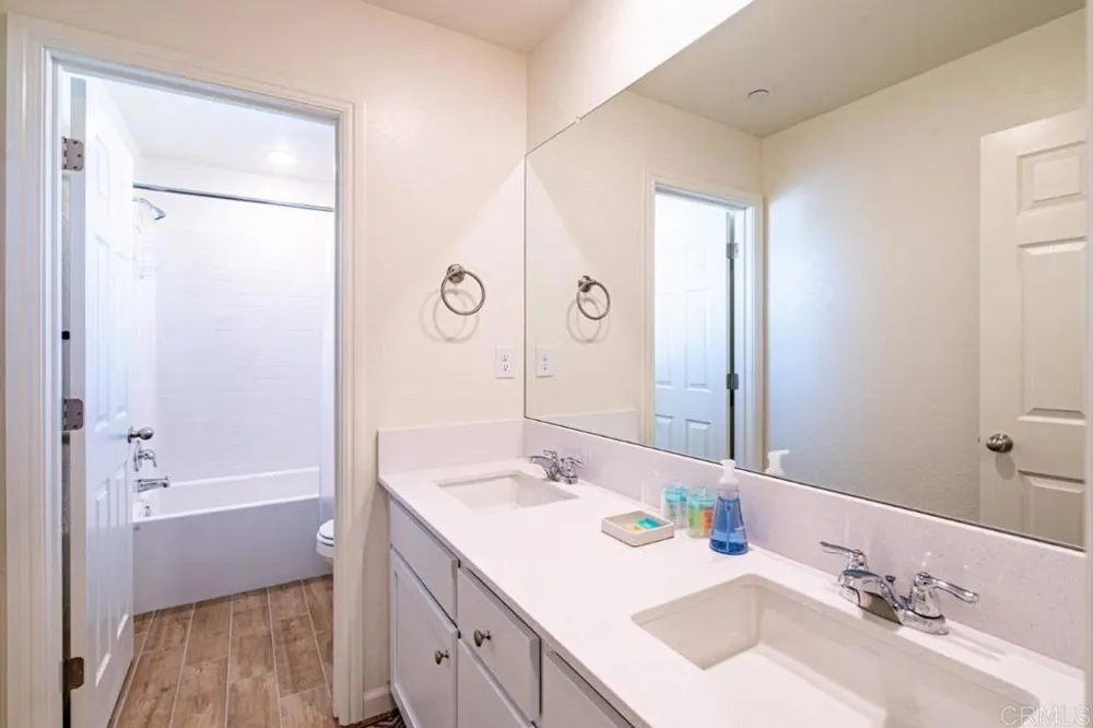 6446 E Meritage Drive Fresno, CA 93727