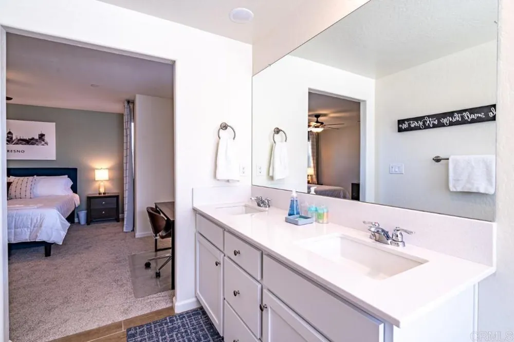 6446 E Meritage Drive Fresno, CA 93727
