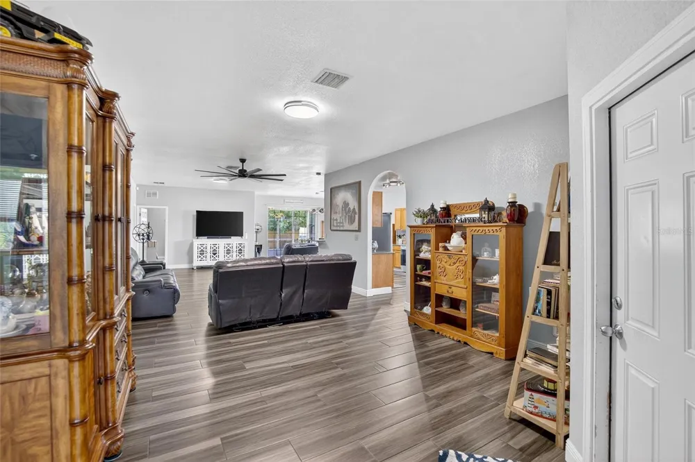 863 C F KINNEY ROAD Lake Wales, FL 33859
