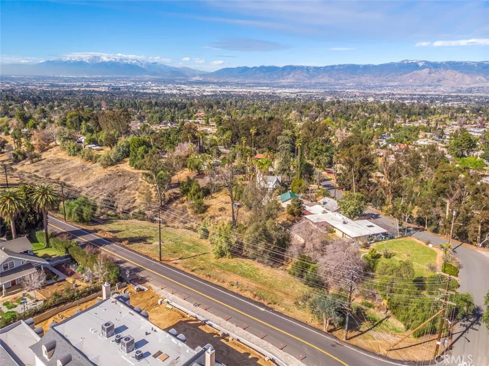 724 W Sunset Drive Redlands, CA 92373