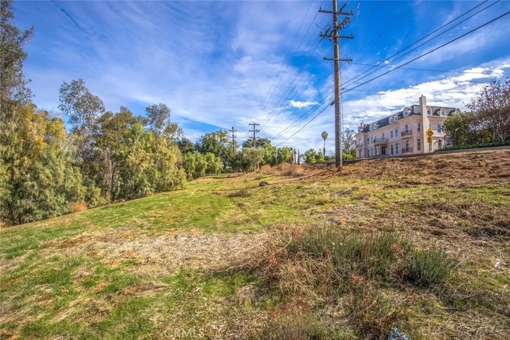 724 W Sunset Drive Redlands, CA 92373