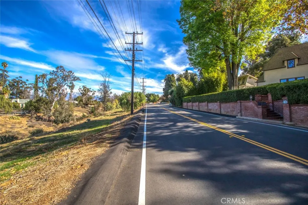 724 W Sunset Drive Redlands, CA 92373