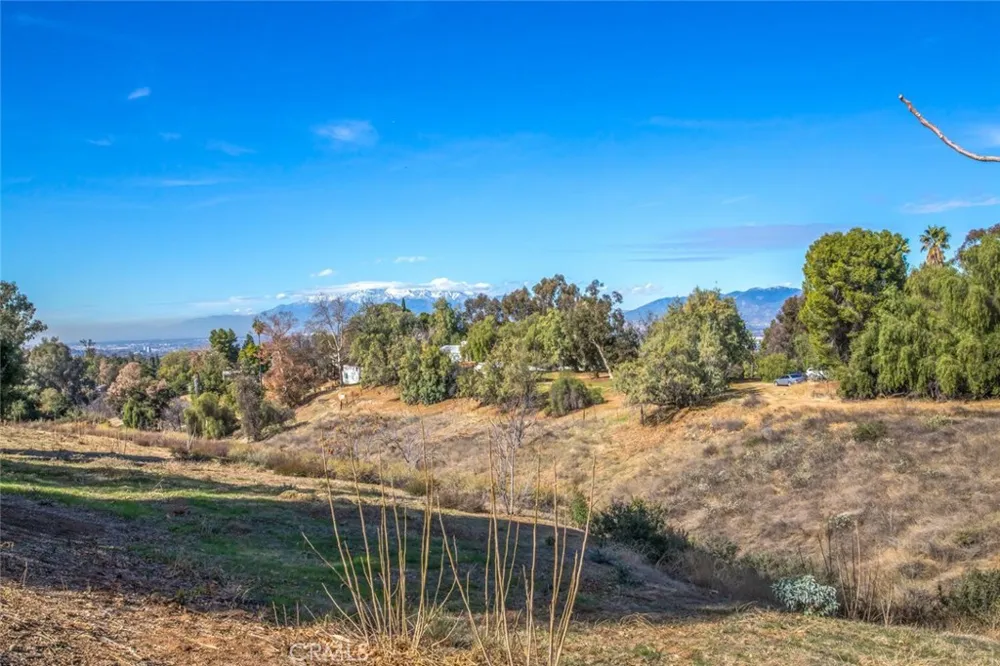 724 W Sunset Drive Redlands, CA 92373