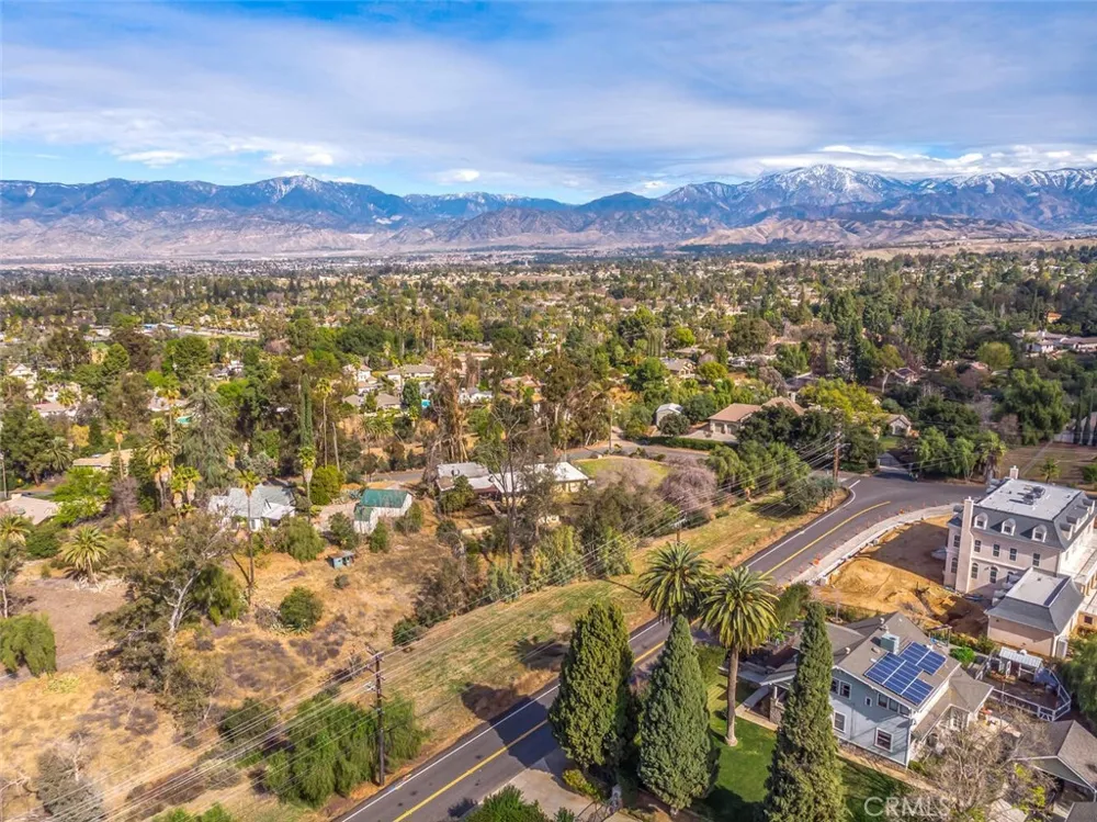 724 W Sunset Drive Redlands, CA 92373