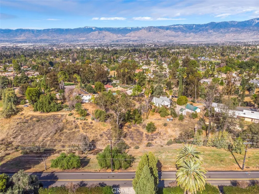 724 W Sunset Drive Redlands, CA 92373