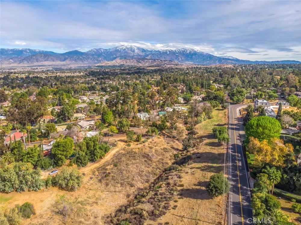 724 W Sunset Drive Redlands, CA 92373
