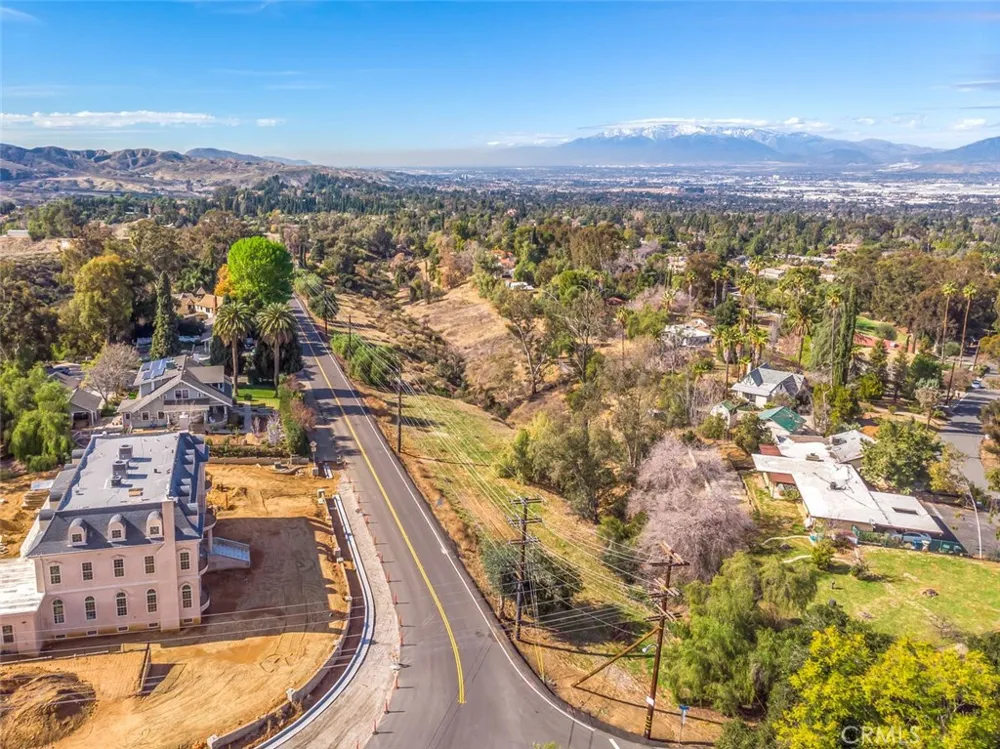 724 W Sunset Drive Redlands, CA 92373