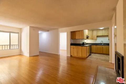 1033 6TH STREET #304