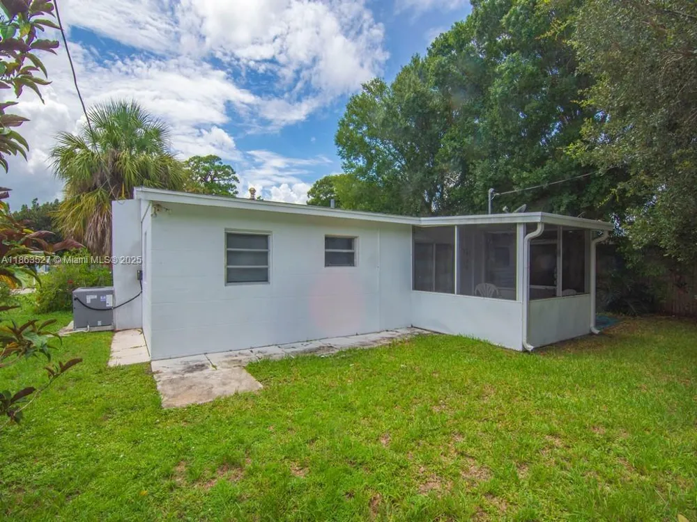1650 5 Ave Vero Beach, FL 32960