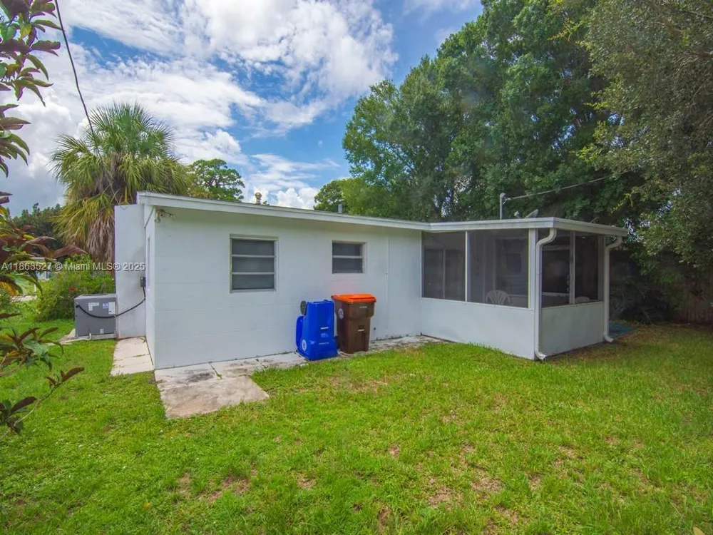 1650 5 Ave Vero Beach, FL 32960