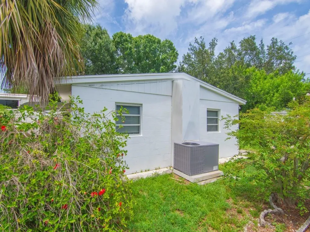 1650 5 Ave Vero Beach, FL 32960